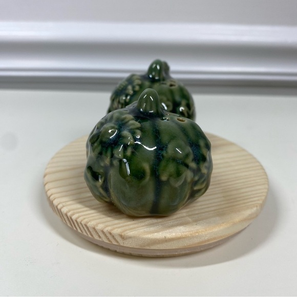 Vintage Ceramic Pumpkin Gourd Fall Salt Pepper Shaker Set Harvest Green 1960s - Picture 6 of 9